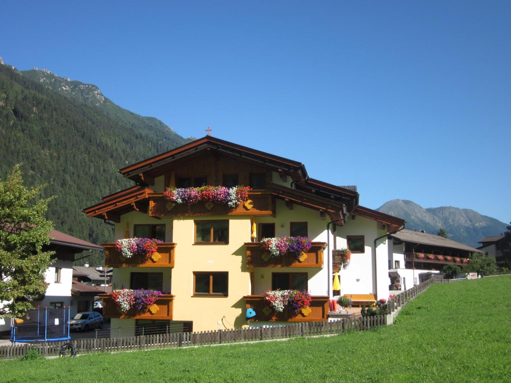 Haus Rosmarie Apartment Neustift im Stubaital Exterior photo